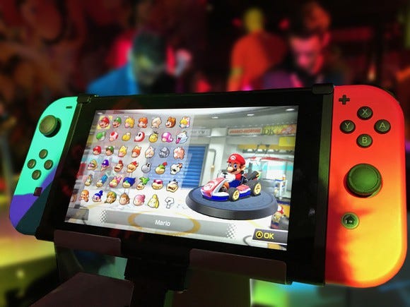 can you play mario kart online switch